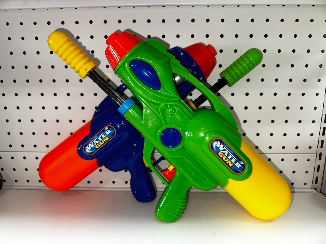 Water Guns for Summer, Long Range Pump Toys, Colourful Plastic, Water Super Gun, Easy to Use, Sturdy and Durable, Lightweight and Portable, Assorted Colour-907