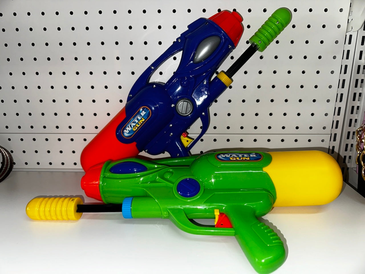 Water Guns for Summer, Long Range Pump Toys, Colourful Plastic, Water Super Gun, Easy to Use, Sturdy and Durable, Lightweight and Portable, Assorted Colour-907